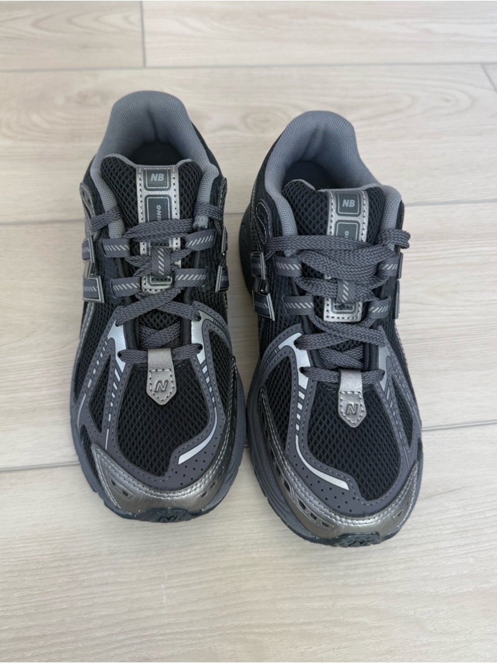 New Balance 1906R Shoes - Picture 3 of 7